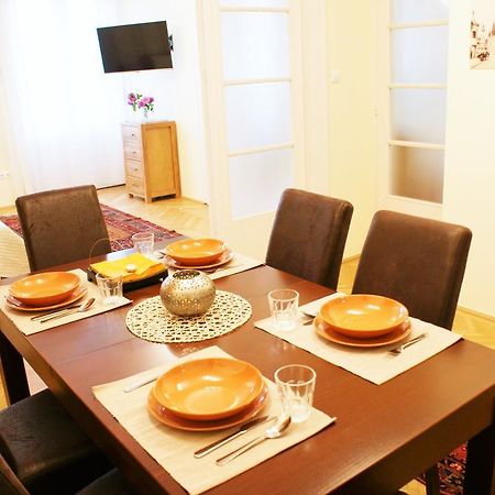 Supercentral Apartment Budapest Luaran gambar